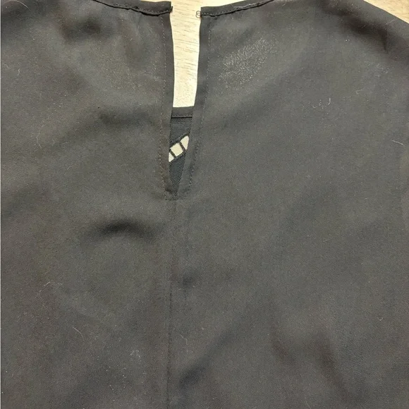 English Factory semi sheer geometric design on front  Medium. - Picture 3 of 5